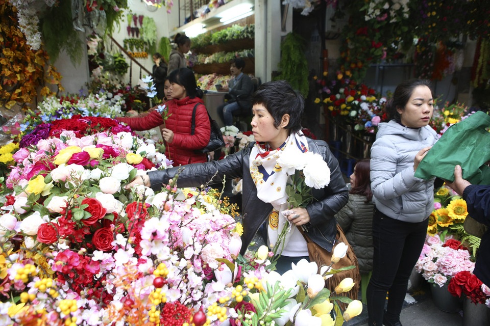 Chợ hoa phố cổ Hà Nội nhộn nhịp đón Tết - 8 Chợ hoa phố cổ Hà Nội nhộn nhịp đón Tết - 8