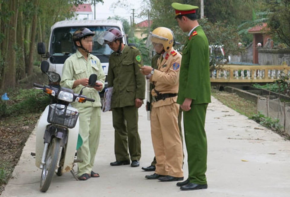 cong an xa co the dung xe khong.jpg cong an xa co the dung xe khong.jpg