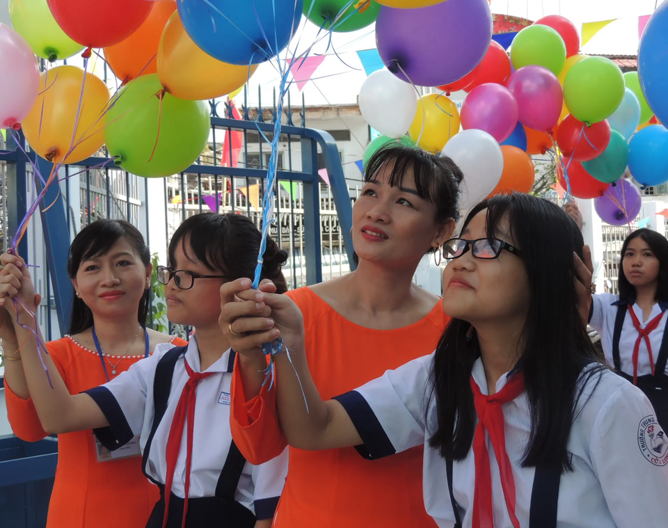 Thưởng Tết giáo viên hàng chục triệu đồng: “Dao hai lưỡi”? - 1 Thưởng Tết giáo viên hàng chục triệu đồng: “Dao hai lưỡi”? - 1