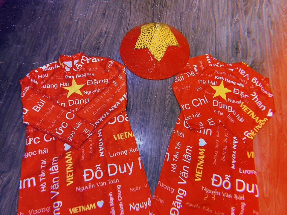 Hoa hậu Ngọc Hân cùng bố con NSƯT Đỗ Kỷ đi cổ vũ trận Việt Nam - Nhật Bản - 4 Hoa hậu Ngọc Hân cùng bố con NSƯT Đỗ Kỷ đi cổ vũ trận Việt Nam - Nhật Bản - 4
