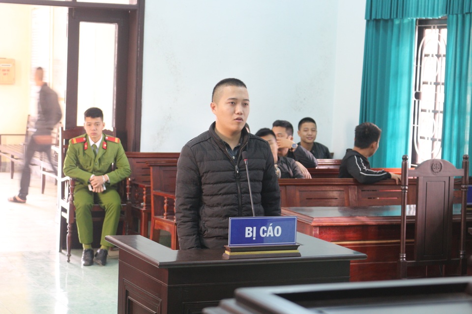 Không lấy được tiền, kẻ đòi nợ thuê dùng súng bắn người - 1 Không lấy được tiền, kẻ đòi nợ thuê dùng súng bắn người - 1