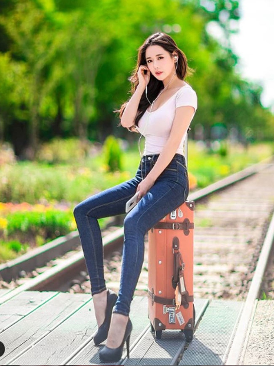 Không cần hở hang, chỉ mặc jean cô gái Hàn cũng khoe được đường cong thần thánh - 3..jpg Không cần hở hang, chỉ mặc jean cô gái Hàn cũng khoe được đường cong thần thánh - 3..jpg