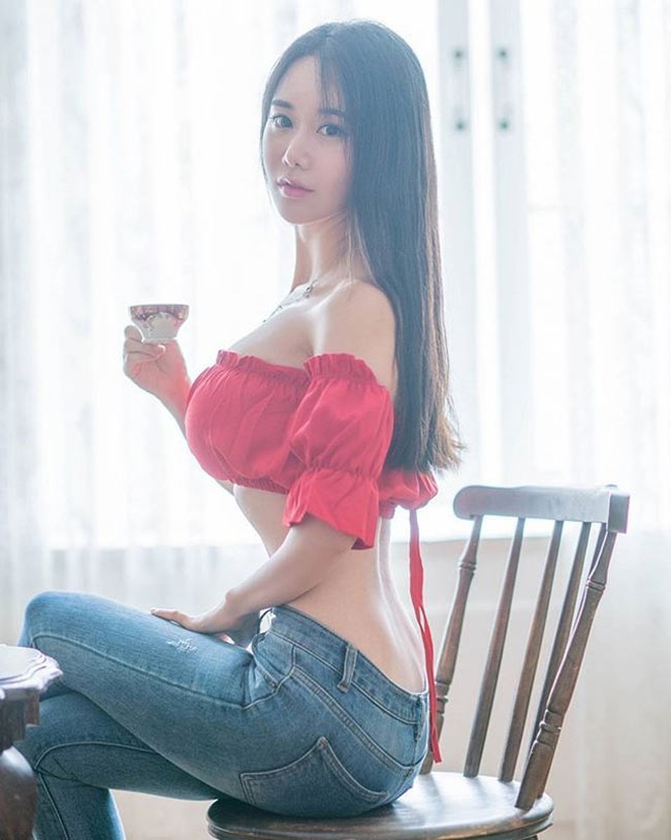 Không cần hở hang, chỉ mặc jean cô gái Hàn cũng khoe được đường cong thần thánh - 9..jpg Không cần hở hang, chỉ mặc jean cô gái Hàn cũng khoe được đường cong thần thánh - 9..jpg