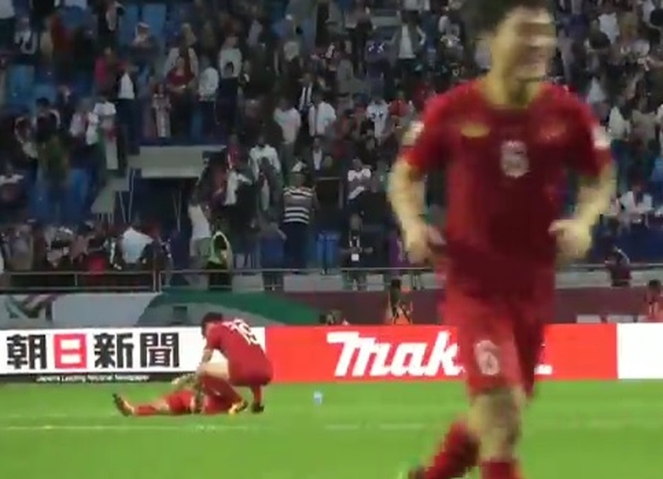 Dân mạng thán phục với hành động đẹp của Quang Hải sau chiến thắng của tuyển Việt Nam - 1 Dân mạng thán phục với hành động đẹp của Quang Hải sau chiến thắng của tuyển Việt Nam - 1