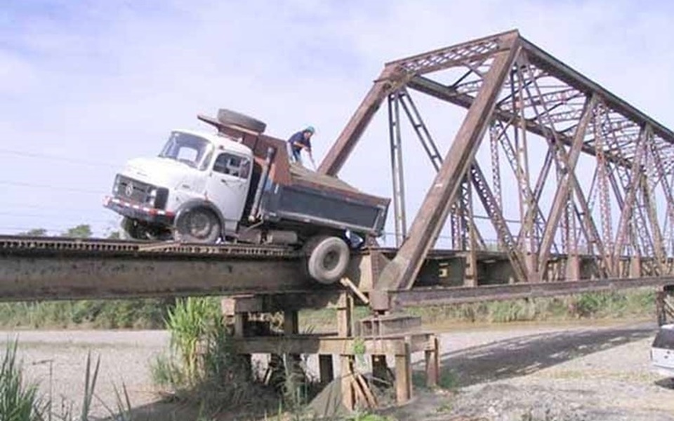 Những “cây cầu đáng sợ nhất” thế giới, trong đó có cầu khỉ Việt Nam - 5 Những “cây cầu đáng sợ nhất” thế giới, trong đó có cầu khỉ Việt Nam - 5