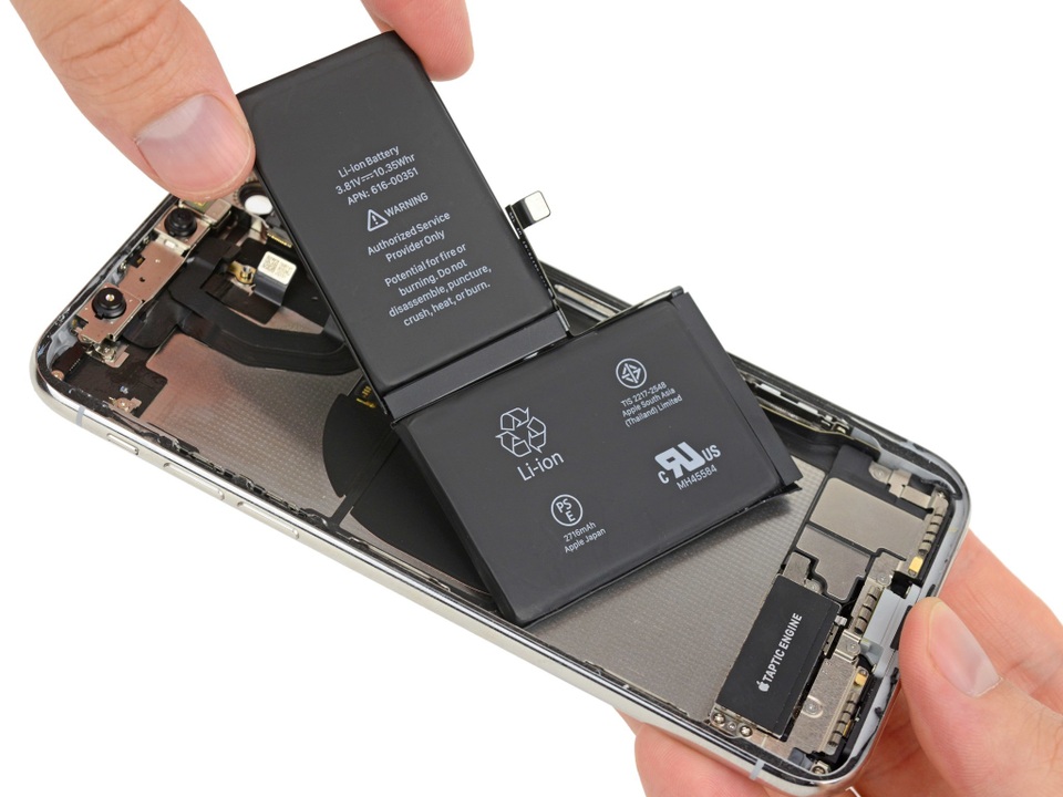Apple-pin-iPhone.jpg Apple-pin-iPhone.jpg