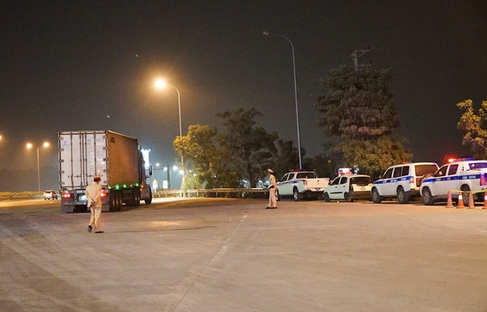 Mục sở thị trạm kiểm tra nồng độ cồn, ma tuý trên cao tốc ở Hà Nội - 4 Mục sở thị trạm kiểm tra nồng độ cồn, ma tuý trên cao tốc ở Hà Nội - 4