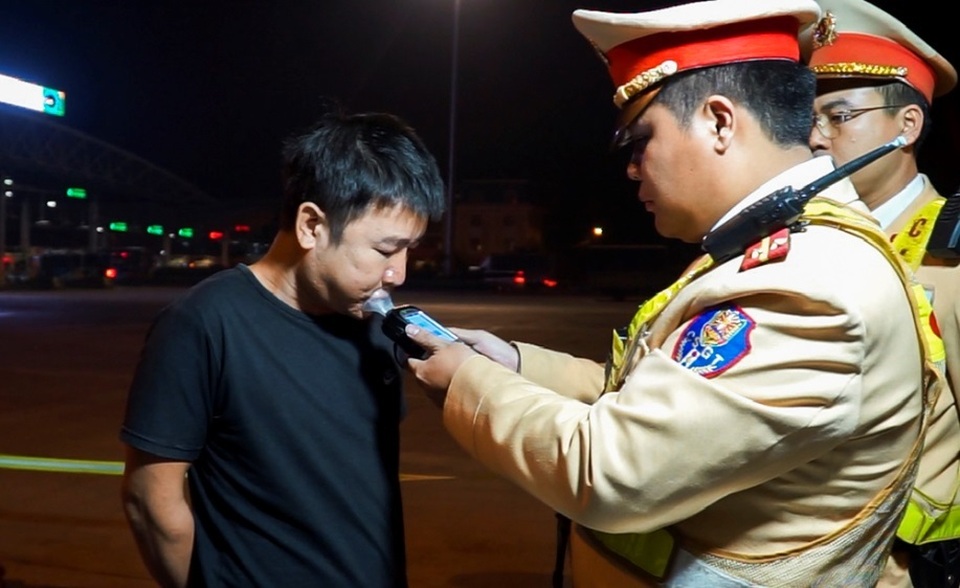 Mục sở thị trạm kiểm tra nồng độ cồn, ma tuý trên cao tốc ở Hà Nội - 5 Mục sở thị trạm kiểm tra nồng độ cồn, ma tuý trên cao tốc ở Hà Nội - 5