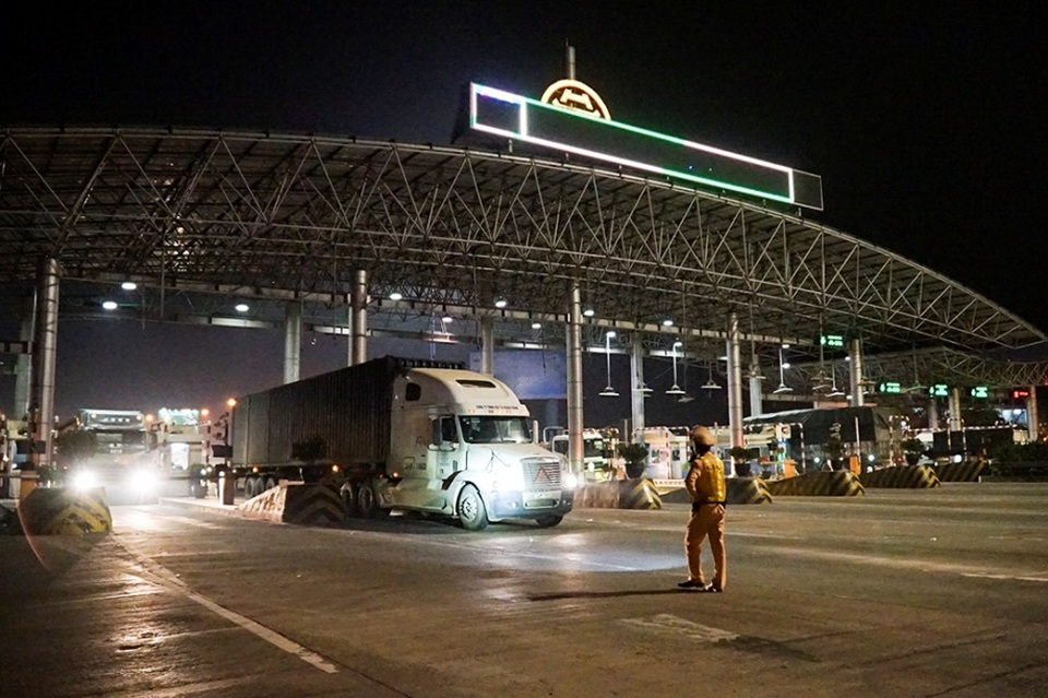 Mục sở thị trạm kiểm tra nồng độ cồn, ma tuý trên cao tốc ở Hà Nội - 6 Mục sở thị trạm kiểm tra nồng độ cồn, ma tuý trên cao tốc ở Hà Nội - 6