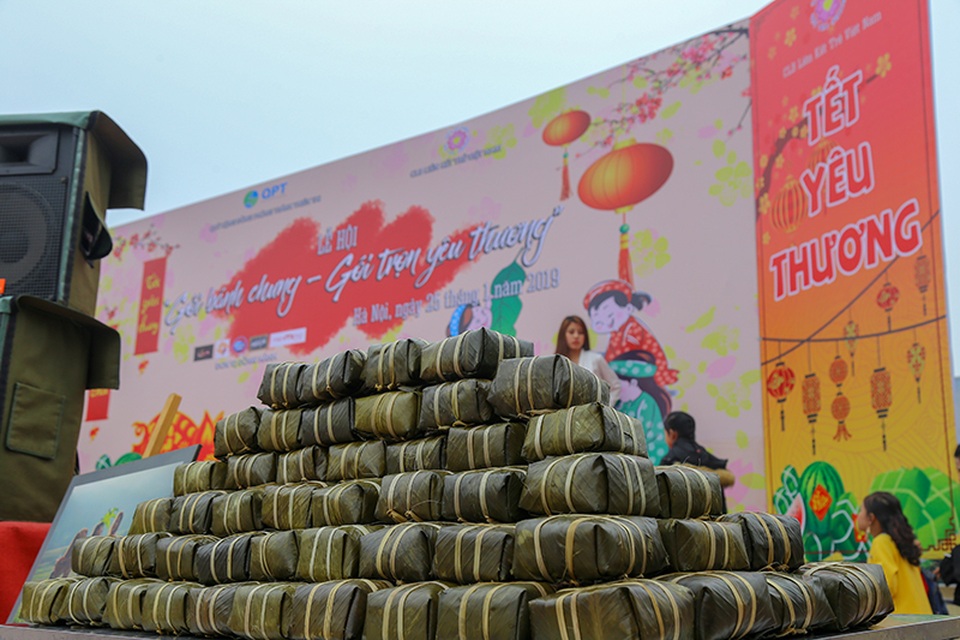 hhen niê gói bánh chưng4.jpg hhen niê gói bánh chưng4.jpg