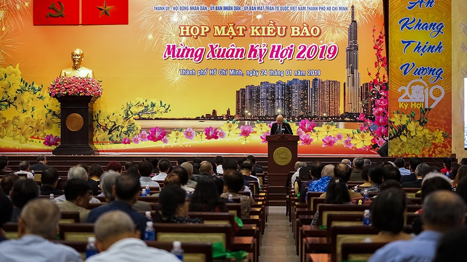 hop mat kieu bao.jpg hop mat kieu bao.jpg