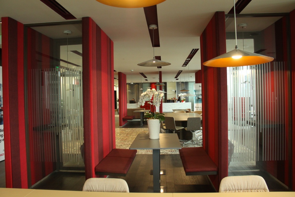 Không gian mở tại Regus Deutsches Haus (Q1).JPG Không gian mở tại Regus Deutsches Haus (Q1).JPG
