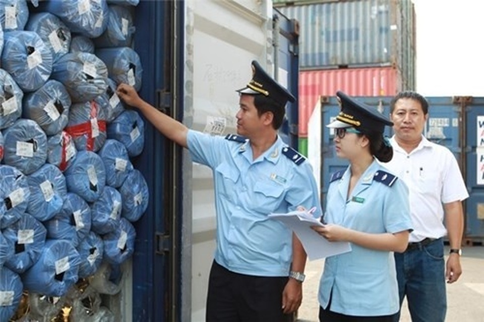 Khẩn trương giám định hàng nghìn container phế liệu ùn ứ tại cảng biển - 1 Khẩn trương giám định hàng nghìn container phế liệu ùn ứ tại cảng biển - 1