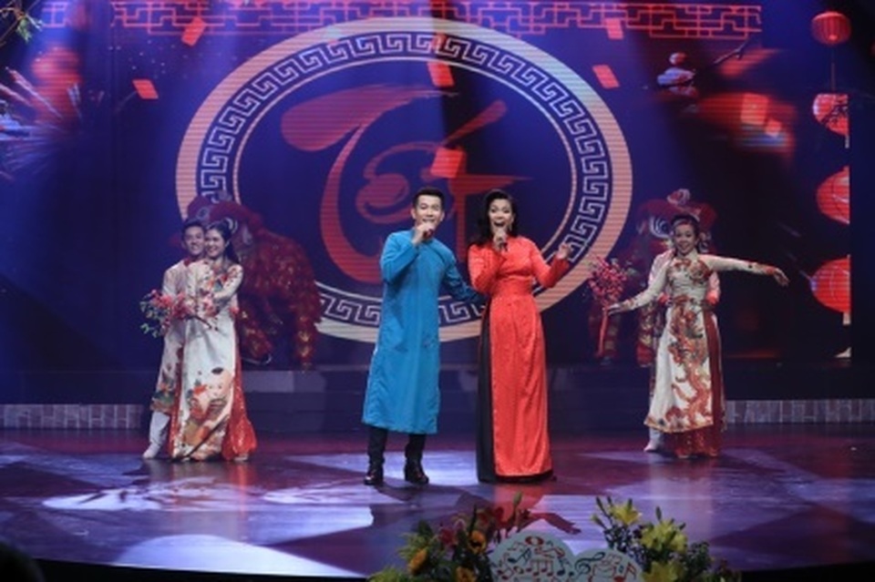 Võ Hạ Trâm “Vui như Tết” trong lần đầu trở lại sân khấu sau kết hôn - 8 Võ Hạ Trâm “Vui như Tết” trong lần đầu trở lại sân khấu sau kết hôn - 8
