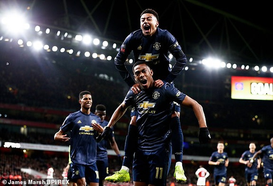 Arsenal 1-3 Man Utd: Dấu ấn của Sanchez, Lingard và Martial - 4 Arsenal 1-3 Man Utd: Dấu ấn của Sanchez, Lingard và Martial - 4