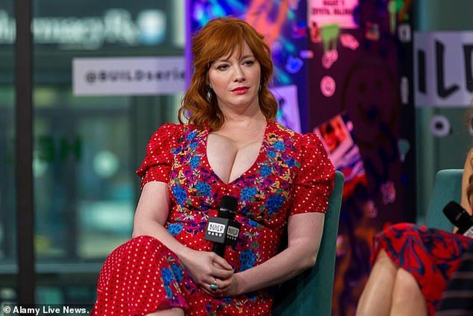 Choáng với ngực khủng của Christina Hendricks - 2 Choáng với ngực khủng của Christina Hendricks - 2