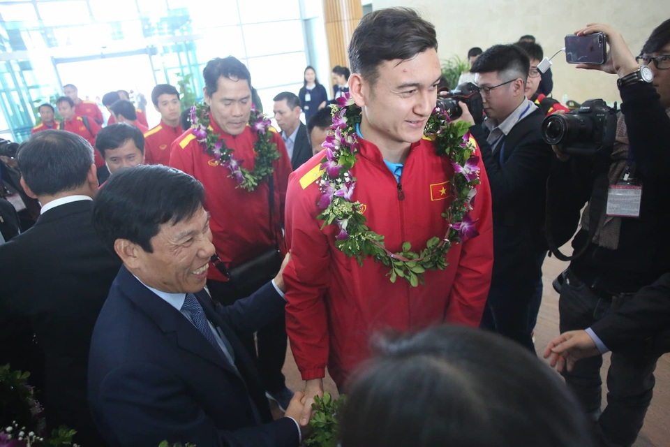 Đội tuyển Việt Nam được vinh danh ở sân bay Nội Bài - 13 Đội tuyển Việt Nam được vinh danh ở sân bay Nội Bài - 13