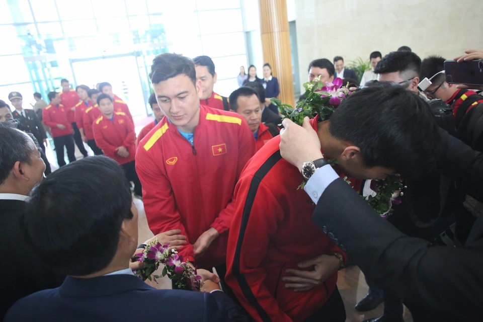 Đội tuyển Việt Nam được vinh danh ở sân bay Nội Bài - 12 Đội tuyển Việt Nam được vinh danh ở sân bay Nội Bài - 12