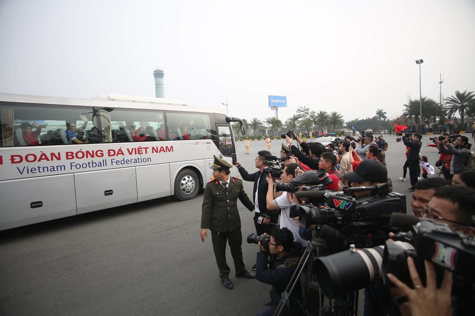 Đội tuyển Việt Nam được vinh danh ở sân bay Nội Bài - 25 Đội tuyển Việt Nam được vinh danh ở sân bay Nội Bài - 25