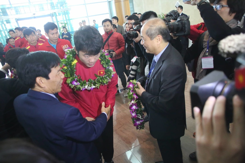 Đội tuyển Việt Nam được vinh danh ở sân bay Nội Bài - 22 Đội tuyển Việt Nam được vinh danh ở sân bay Nội Bài - 22
