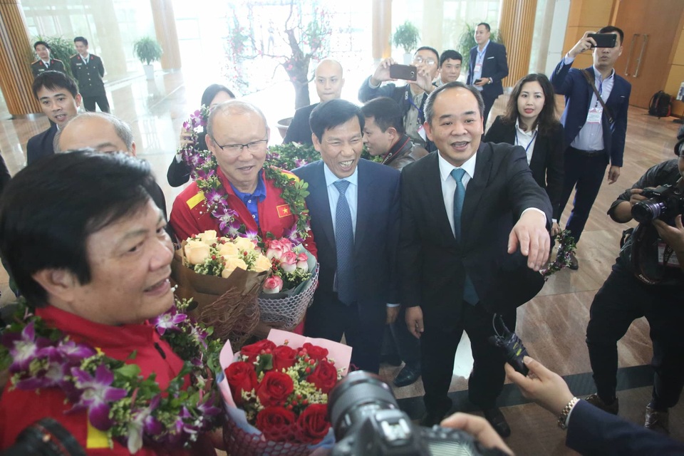 Đội tuyển Việt Nam được vinh danh ở sân bay Nội Bài - 16 Đội tuyển Việt Nam được vinh danh ở sân bay Nội Bài - 16