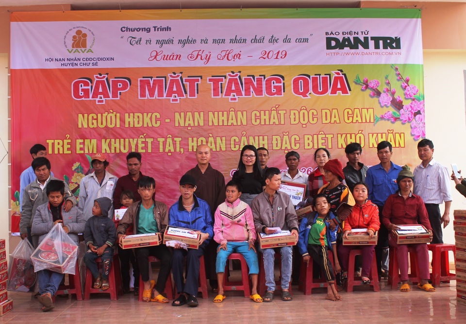 Báo Dân trí mang Xuân ấm đến với người nghèo tỉnh Gia Lai - 2 Báo Dân trí mang Xuân ấm đến với người nghèo tỉnh Gia Lai - 2
