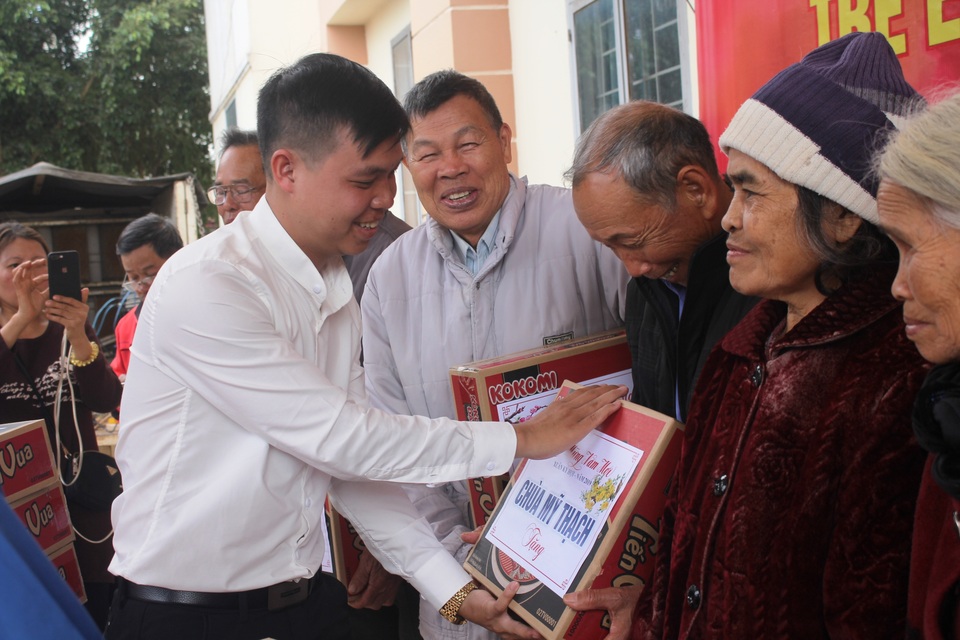 Báo Dân trí mang Xuân ấm đến với người nghèo tỉnh Gia Lai - 3 Báo Dân trí mang Xuân ấm đến với người nghèo tỉnh Gia Lai - 3