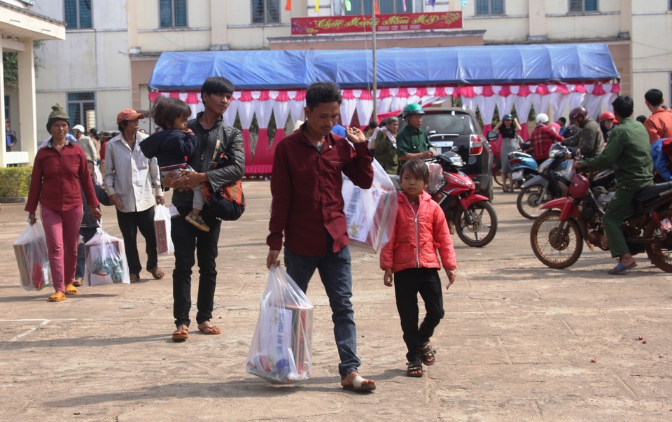 Báo Dân trí mang Xuân ấm đến với người nghèo tỉnh Gia Lai - 5 Báo Dân trí mang Xuân ấm đến với người nghèo tỉnh Gia Lai - 5