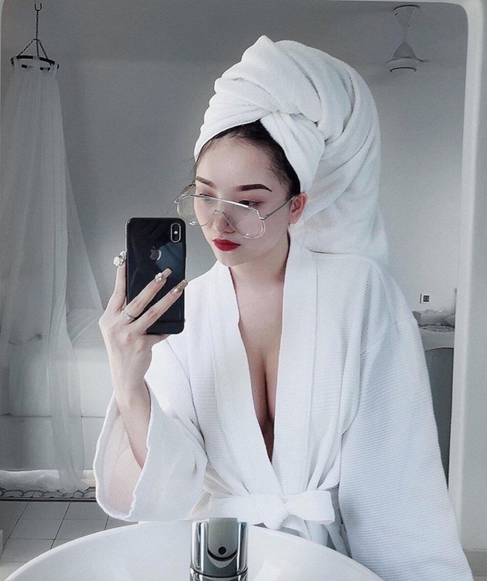 Cuộc sống sang chảnh, toàn hàng hiệu của 3 bóng hồng phía sau Duy Mạnh, Văn Thanh, Trọng Đại - 3..jpg Cuộc sống sang chảnh, toàn hàng hiệu của 3 bóng hồng phía sau Duy Mạnh, Văn Thanh, Trọng Đại - 3..jpg