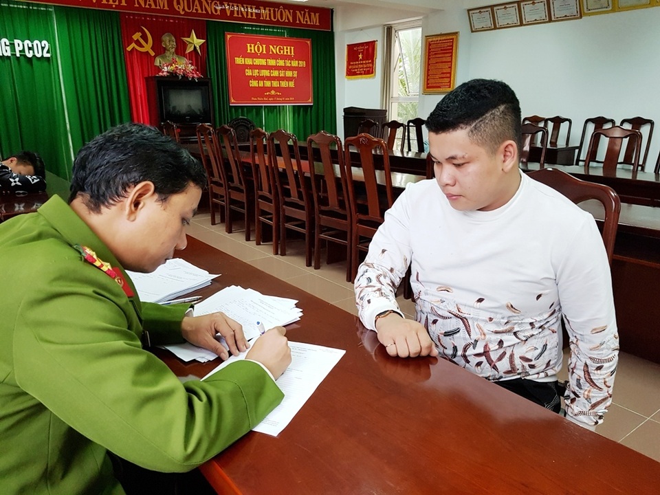 “Đột kích” quán bar lớn, phát hiện 100 người dương tính với ma túy - 14 “Đột kích” quán bar lớn, phát hiện 100 người dương tính với ma túy - 14