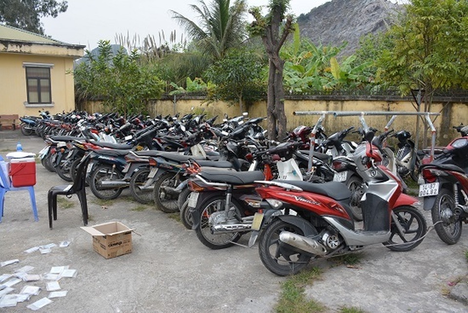 Bắt quả tang chủ cầm đồ cho vay nặng lãi, phát hiện hàng trăm xe không chính chủ - 2