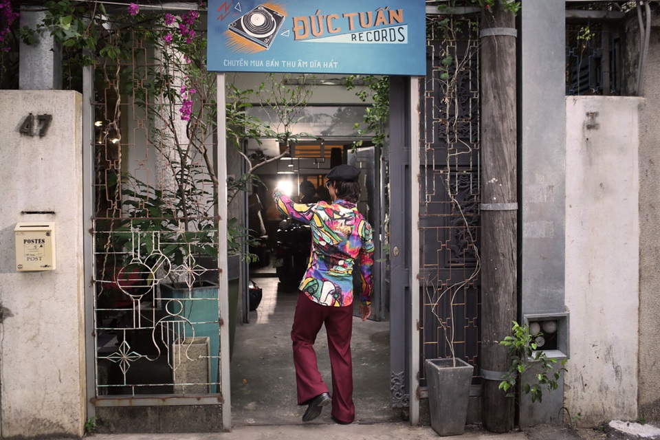 Nghệ sĩ đua nhau “lên rừng, xuống biển” quay MV Tết - 11 Nghệ sĩ đua nhau “lên rừng, xuống biển” quay MV Tết - 11