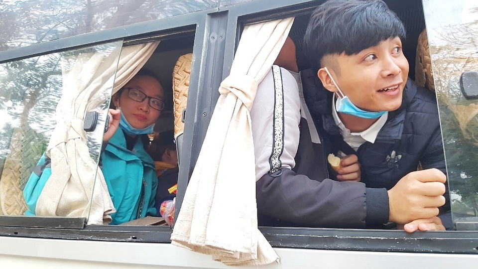 Sinh viên Nông lâm được tặng trứng gà kèm chuyến xe về quê đón Tết - 11 Sinh viên Nông lâm được tặng trứng gà kèm chuyến xe về quê đón Tết - 11