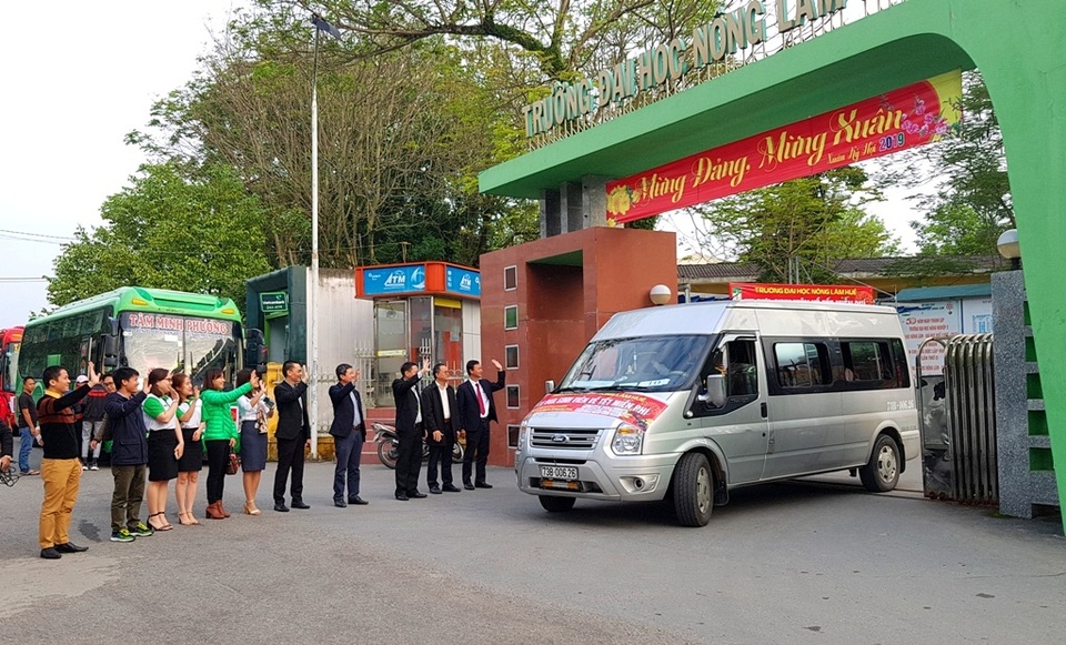 Sinh viên Nông lâm được tặng trứng gà kèm chuyến xe về quê đón Tết - 16 Sinh viên Nông lâm được tặng trứng gà kèm chuyến xe về quê đón Tết - 16
