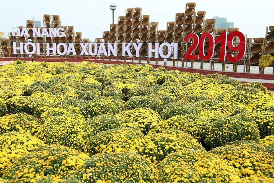 Tiểu cảnh đường hoa Đà Nẵng đang được thi công (1).JPG Tiểu cảnh đường hoa Đà Nẵng đang được thi công (1).JPG