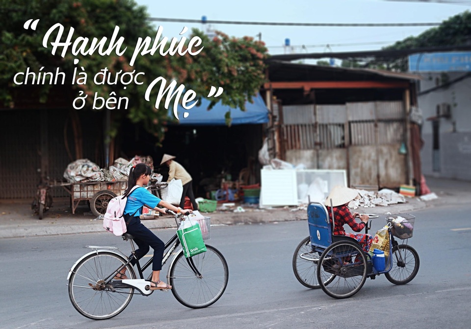 Cô bé mồ côi mong muốn được mặc áo mới đi bán vé số ngày Tết - 5 Cô bé mồ côi mong muốn được mặc áo mới đi bán vé số ngày Tết - 5
