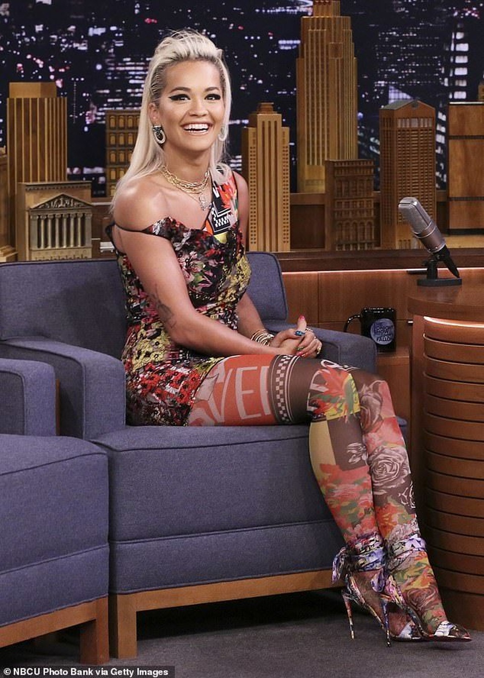 Rita Ora khoe ngực căng tròn - 8 Rita Ora khoe ngực căng tròn - 8