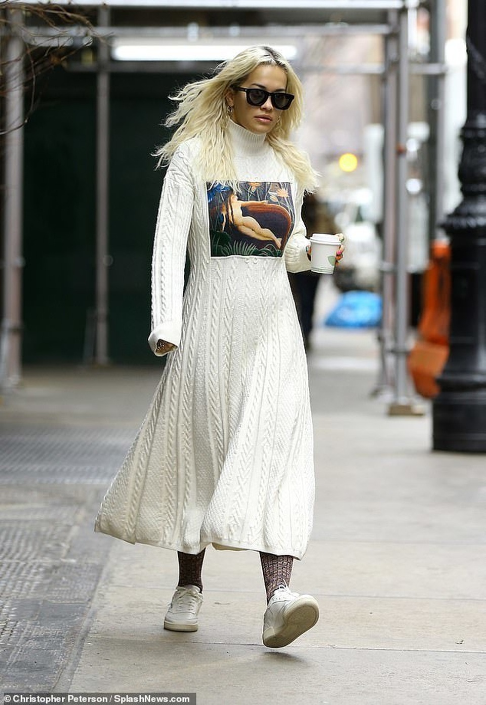 Rita Ora khoe ngực căng tròn - 9 Rita Ora khoe ngực căng tròn - 9