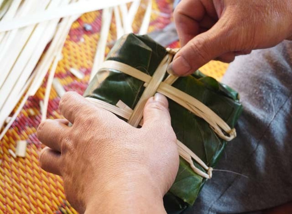 Làng bánh chưng Vĩnh Hòa: Mỗi ngày chợp mắt 2 tiếng để kịp giao hàng  - 6 Làng bánh chưng Vĩnh Hòa: Mỗi ngày chợp mắt 2 tiếng để kịp giao hàng  - 6