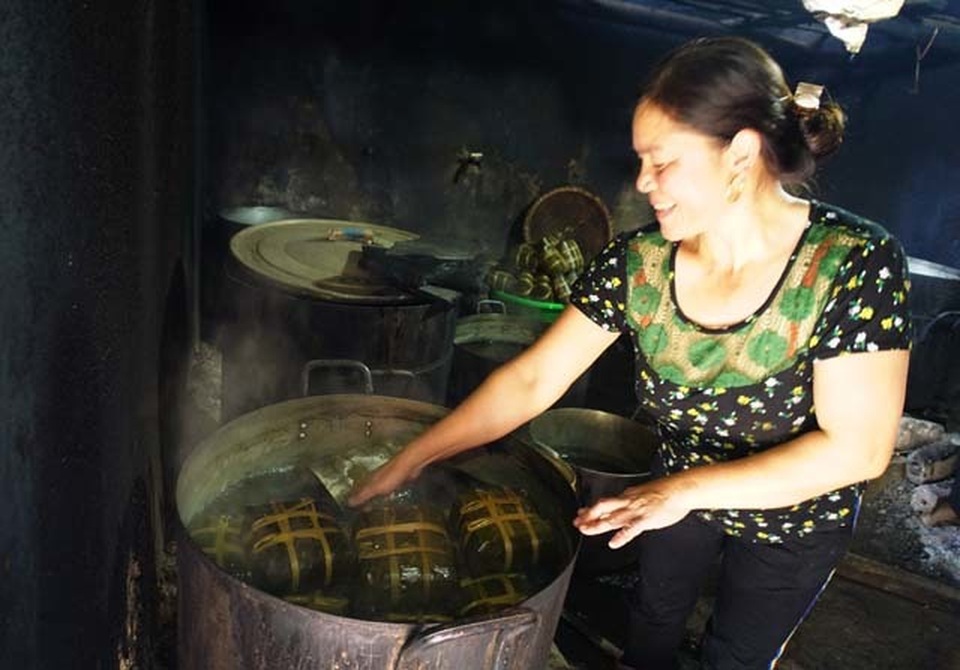Làng bánh chưng Vĩnh Hòa: Mỗi ngày chợp mắt 2 tiếng để kịp giao hàng  - 7 Làng bánh chưng Vĩnh Hòa: Mỗi ngày chợp mắt 2 tiếng để kịp giao hàng  - 7