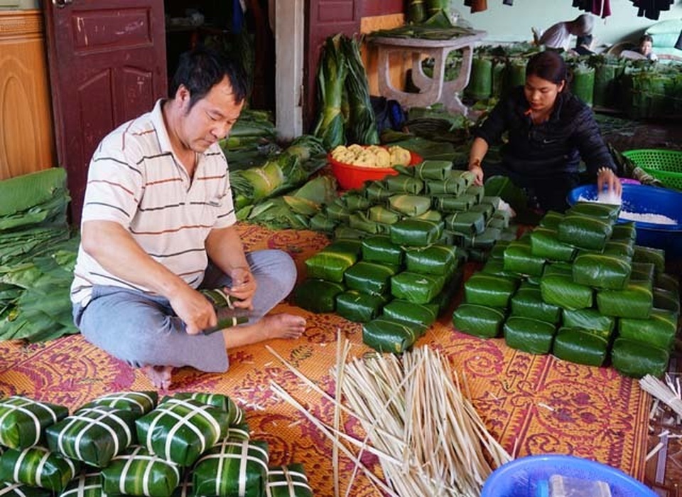 Cận Tết: Làng nghề bánh chưng tất bật, thu cả trăm triệu đồng - 6 Cận Tết: Làng nghề bánh chưng tất bật, thu cả trăm triệu đồng - 6