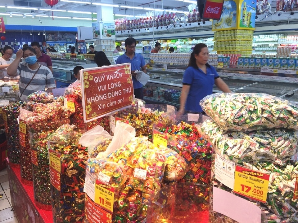 Mướt mồ hôi chen chân ở siêu thị ngày cận Tết - 5 Mướt mồ hôi chen chân ở siêu thị ngày cận Tết - 5