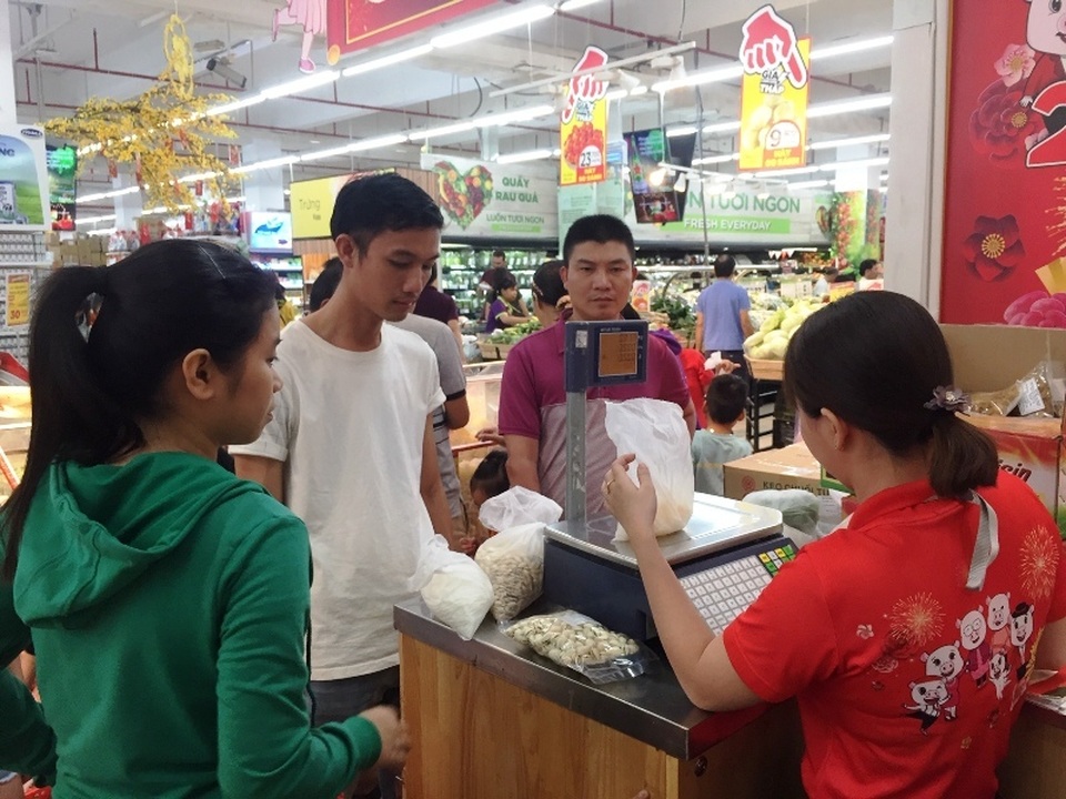 Mướt mồ hôi chen chân ở siêu thị ngày cận Tết - 7 Mướt mồ hôi chen chân ở siêu thị ngày cận Tết - 7