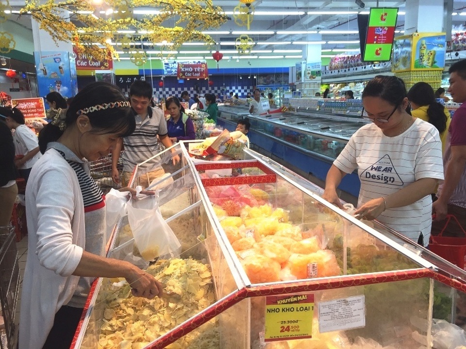 Mướt mồ hôi chen chân ở siêu thị ngày cận Tết - 9 Mướt mồ hôi chen chân ở siêu thị ngày cận Tết - 9