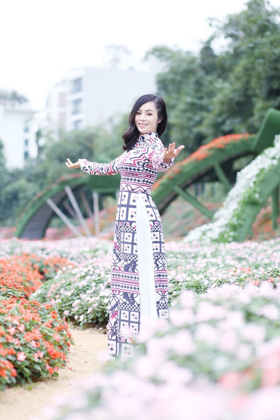 Hiền Xuân 3.jpg Hiền Xuân 3.jpg