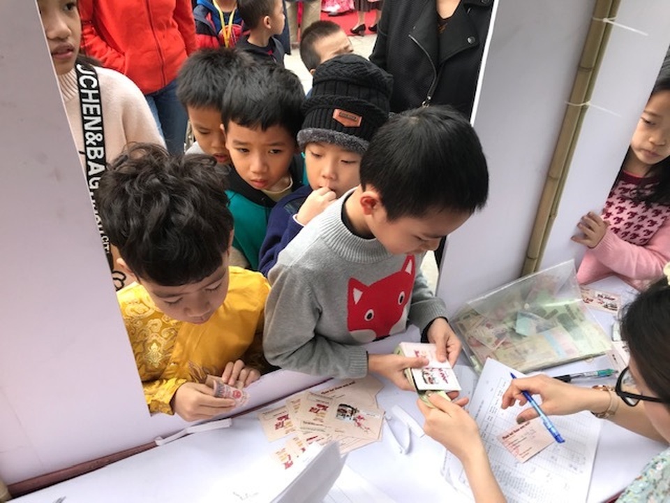 Hà Nội: Học sinh trải nghiệm cái Tết thời mậu dịch - 2 Hà Nội: Học sinh trải nghiệm cái Tết thời mậu dịch - 2