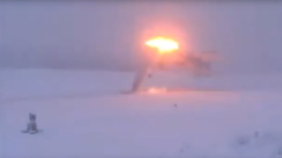 Máy bay Tu-22M3 của Nga cắm đầu tóe lửa, gẫy đôi trên đường băng - 1 Máy bay Tu-22M3 của Nga cắm đầu tóe lửa, gẫy đôi trên đường băng - 1