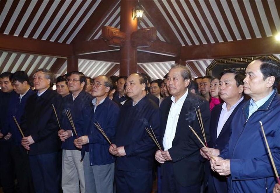 vna_potal_ha_noi_thu_tuong_nguyen_xuan_phuc_va_lanh_dao_dang_nha_nuoc_dang_huong_bao_cong_len_chu_tich_ho_chi_minh__3696393.jpg vna_potal_ha_noi_thu_tuong_nguyen_xuan_phuc_va_lanh_dao_dang_nha_nuoc_dang_huong_bao_cong_len_chu_tich_ho_chi_minh__3696393.jpg