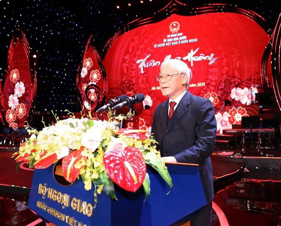 vna_potal_tong_bi_thu_chu_tich_nuoc_nguyen_phu_trong_du_chuong_trinh_xuan_que_huong_nam_2019_231940825_3695814.jpg vna_potal_tong_bi_thu_chu_tich_nuoc_nguyen_phu_trong_du_chuong_trinh_xuan_que_huong_nam_2019_231940825_3695814.jpg