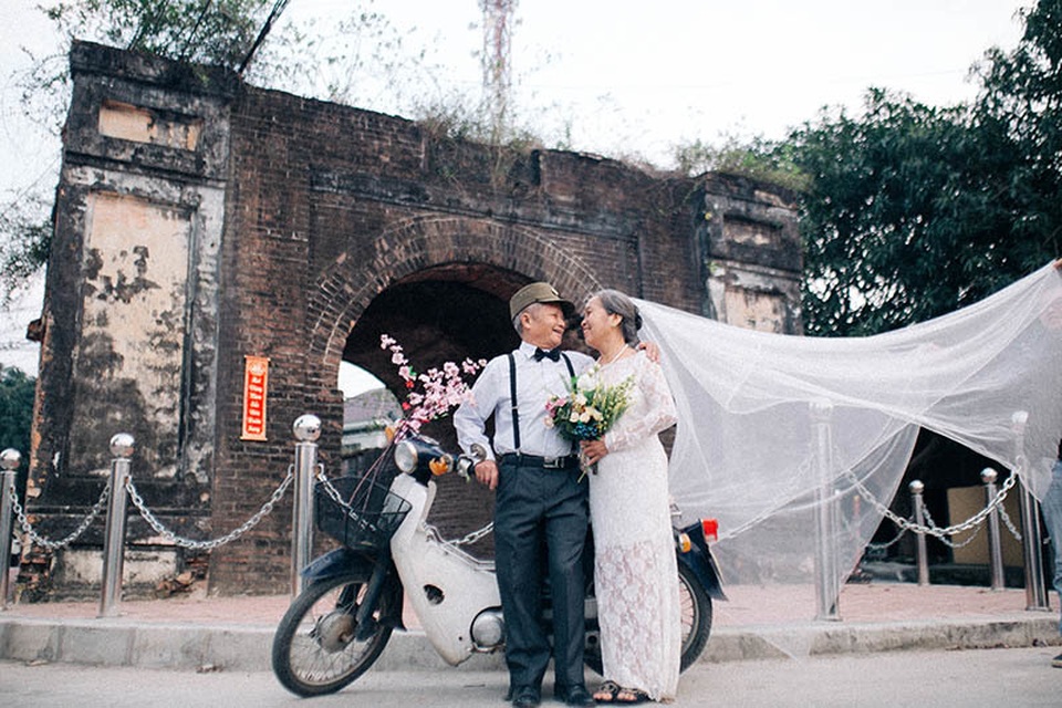 xuyt-xoa-chuyen-65-nam-mot-tinh-yeu-5.jpg xuyt-xoa-chuyen-65-nam-mot-tinh-yeu-5.jpg